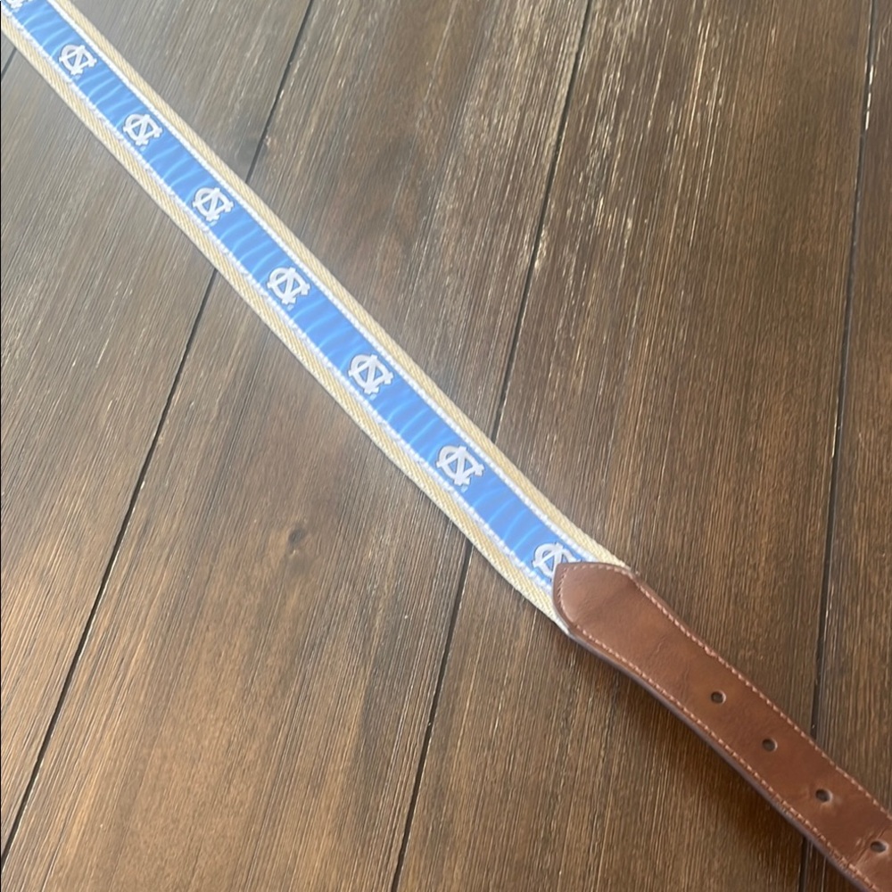 UNC North Carolina Tarheels Embroidered Belt. Excellent condition. Size 40.